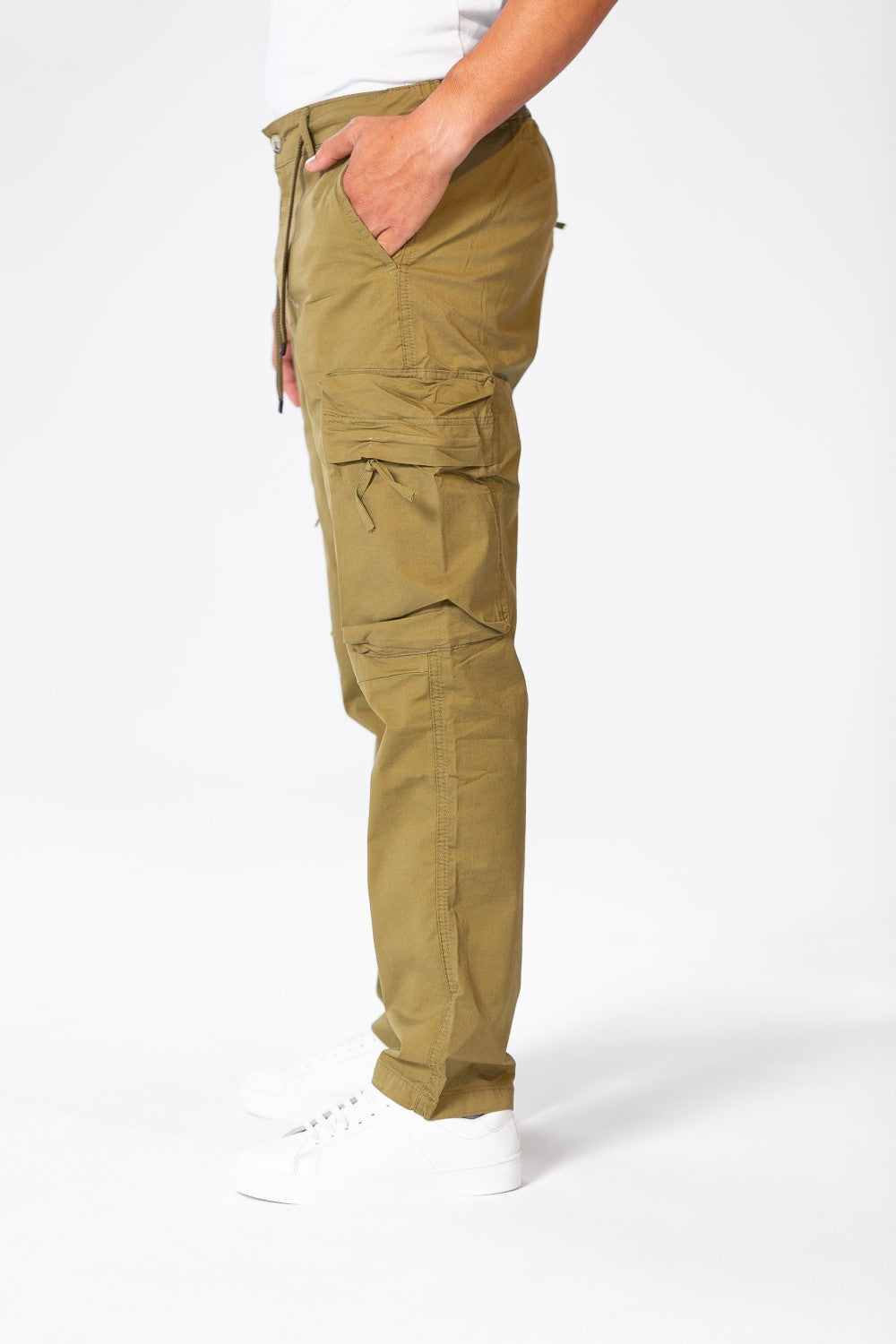 Men's Gabardine Cargo Pants With A Relaxed Fit And Pockets