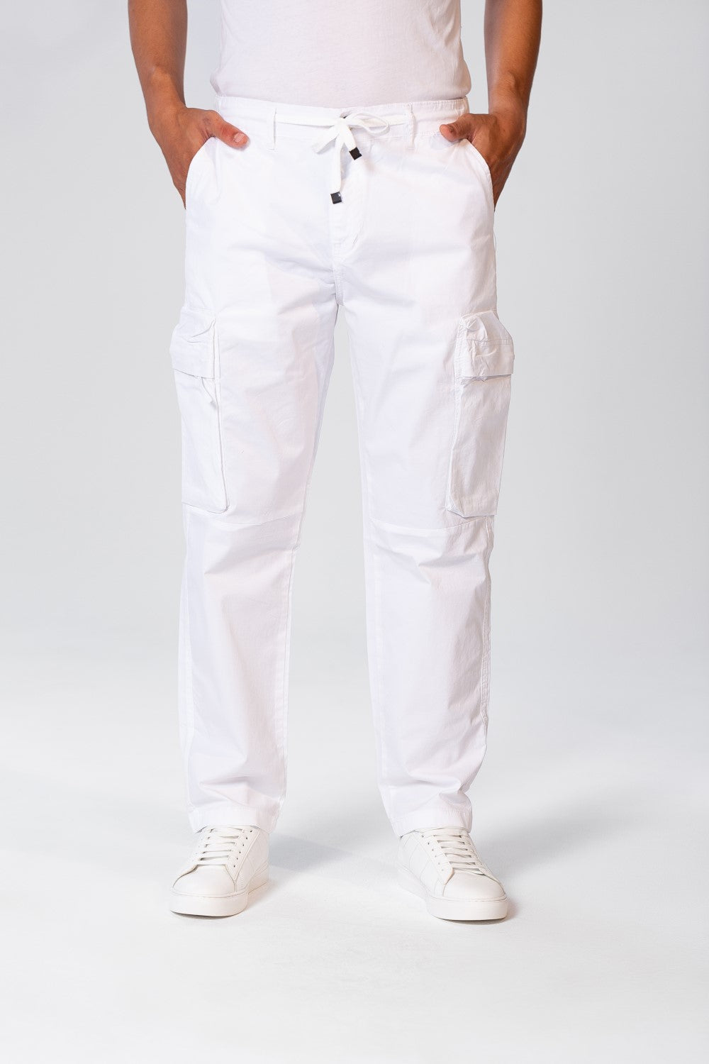 Men's Gabardine Cargo Pants With A Relaxed Fit And Pockets