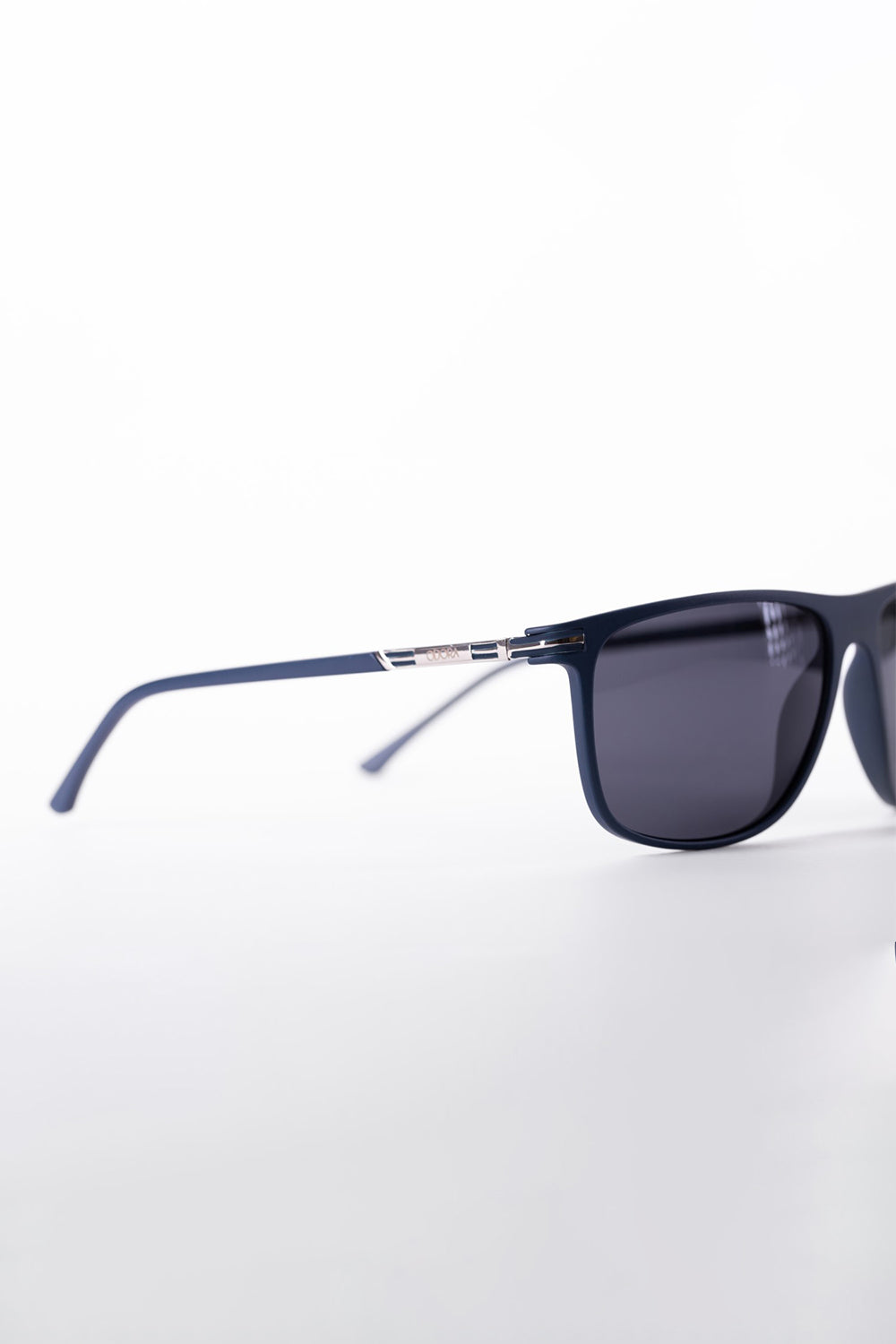 Men's Sunglasses With A Lightweight Design And Luxury Material Perfect For Everyday