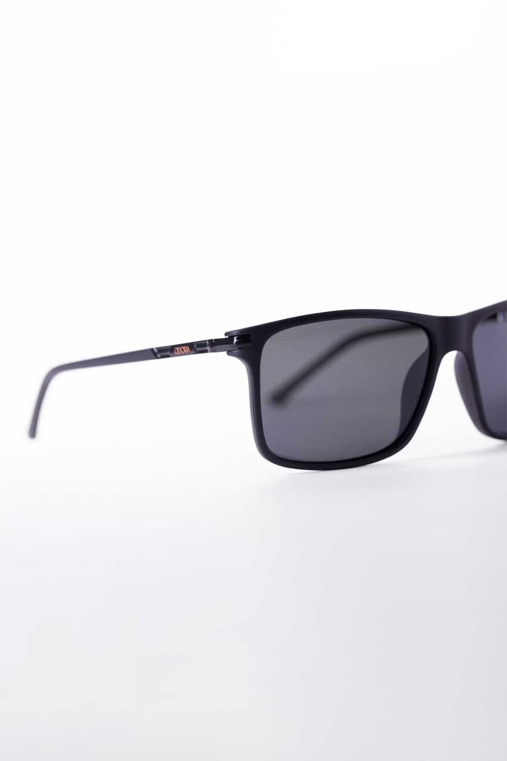 Men's Sunglasses With Basic Frame Suitable For Everyday Wear