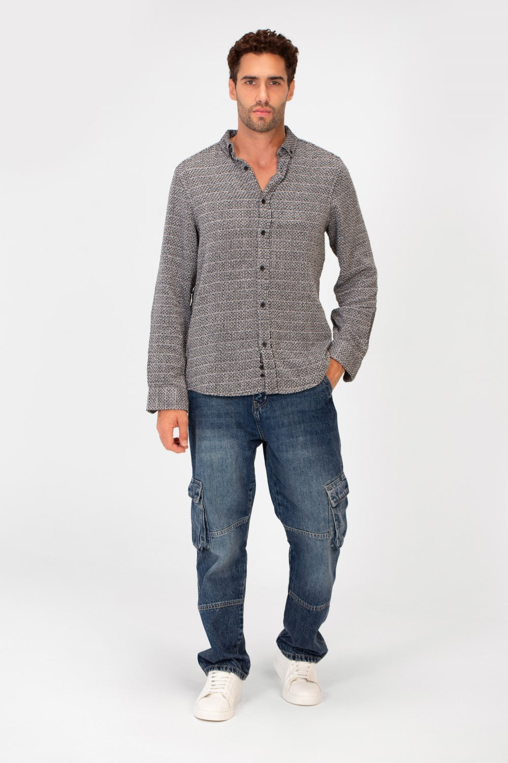Men's Long Sleeved Slim Fit Check Shirt With A Collar And Full Button Closure