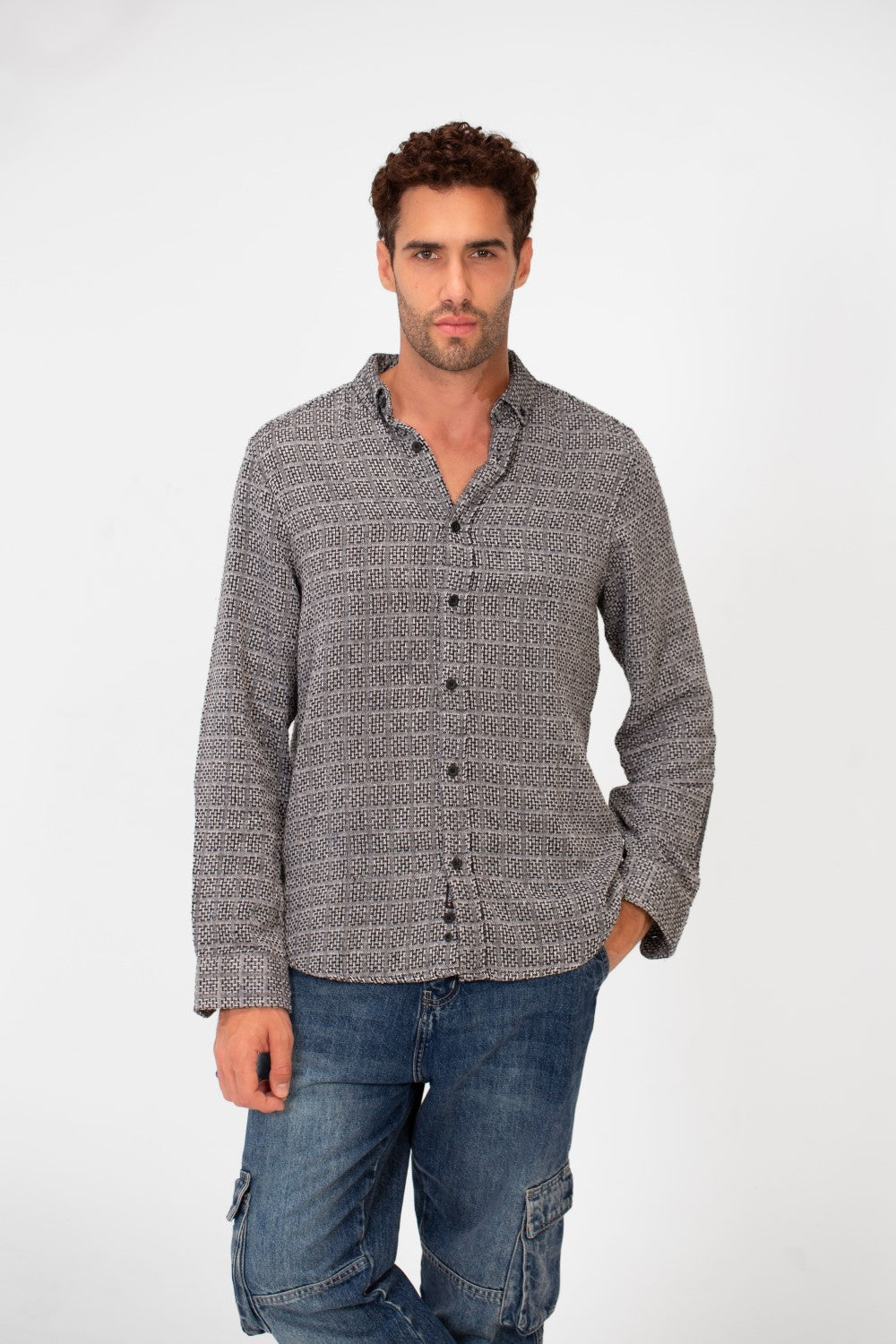 Men's Long Sleeved Slim Fit Check Shirt With A Collar And Full Button Closure