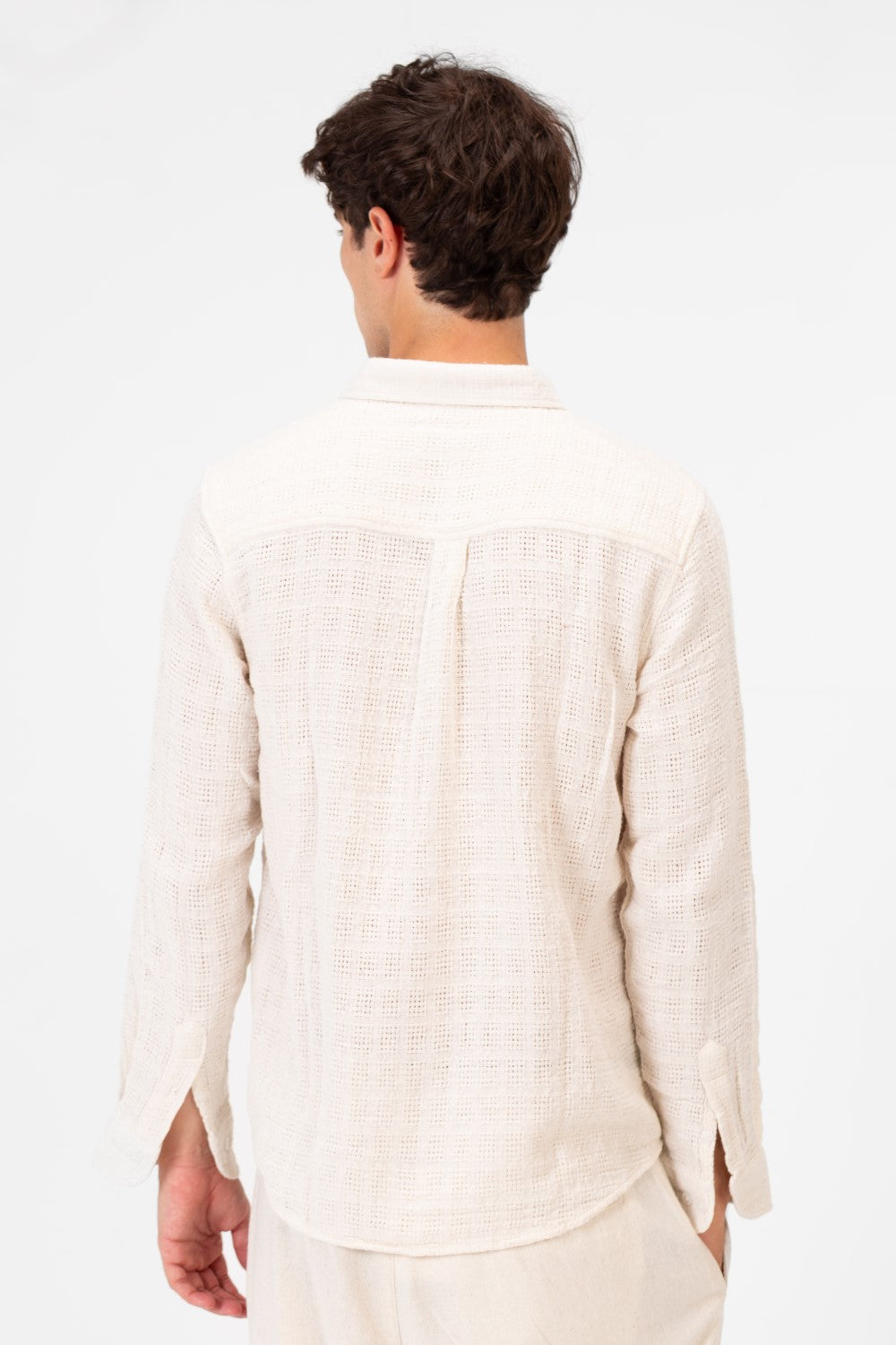 Men's Long Sleeved Slim Fit Check Shirt With A Collar And Full Button Closure