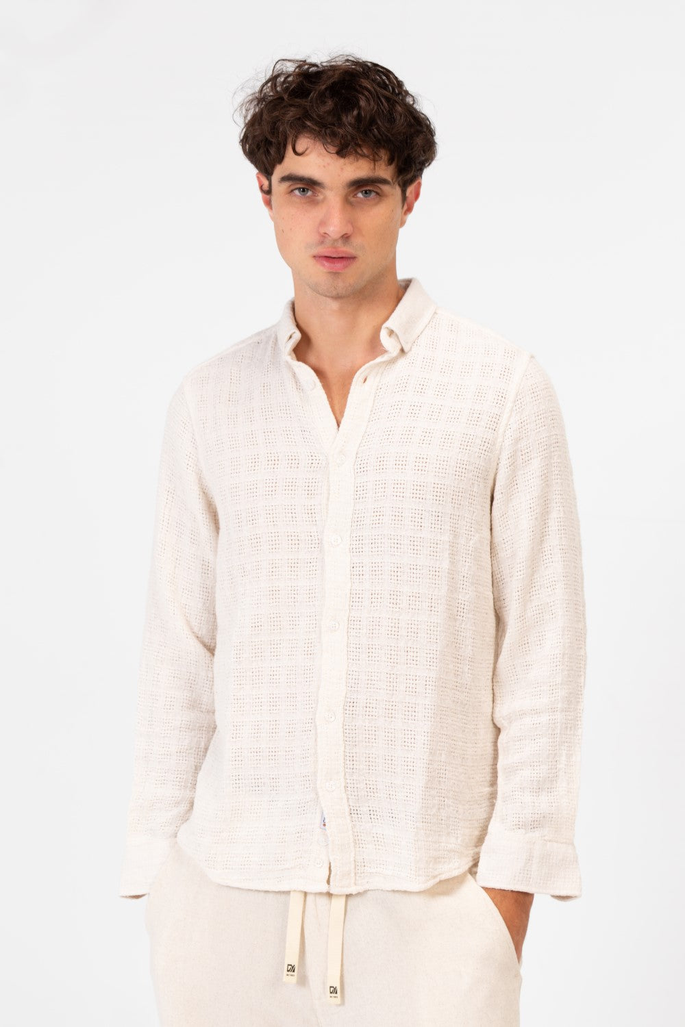 Men's Long Sleeved Slim Fit Check Shirt With A Collar And Full Button Closure
