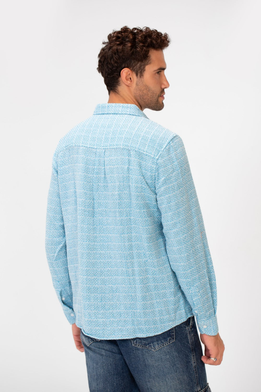 Men's Long Sleeved Slim Fit Check Shirt With A Collar And Full Button Closure