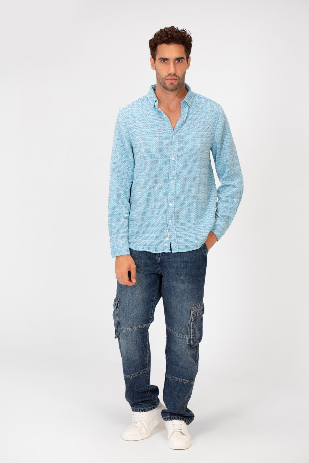 Men's Long Sleeved Slim Fit Check Shirt With A Collar And Full Button Closure