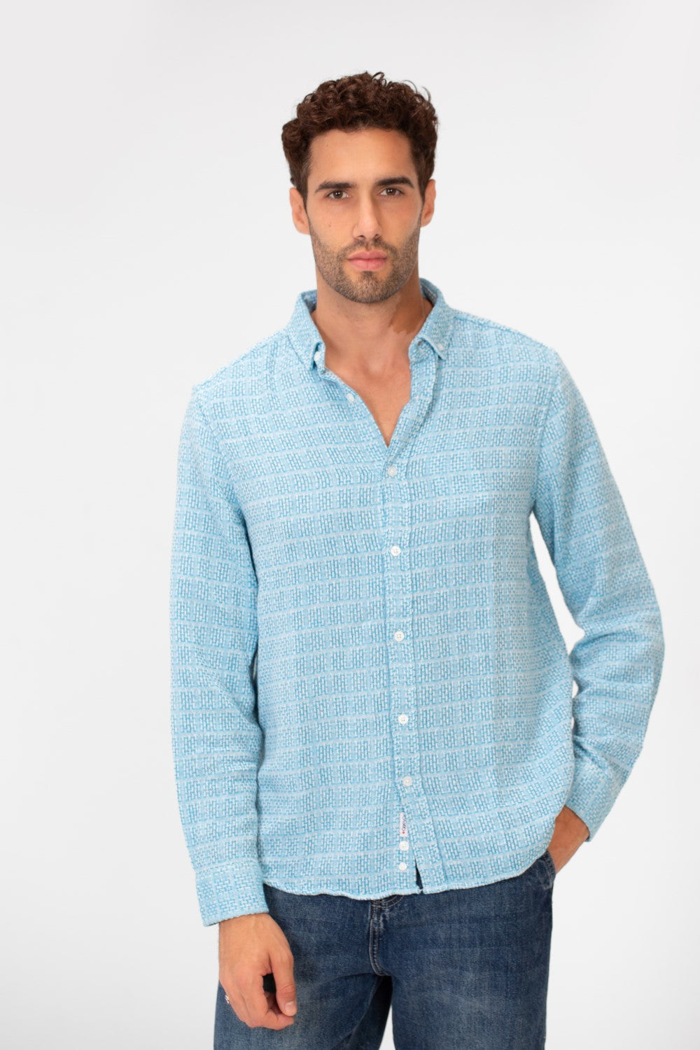 Men's Long Sleeved Slim Fit Check Shirt With A Collar And Full Button Closure