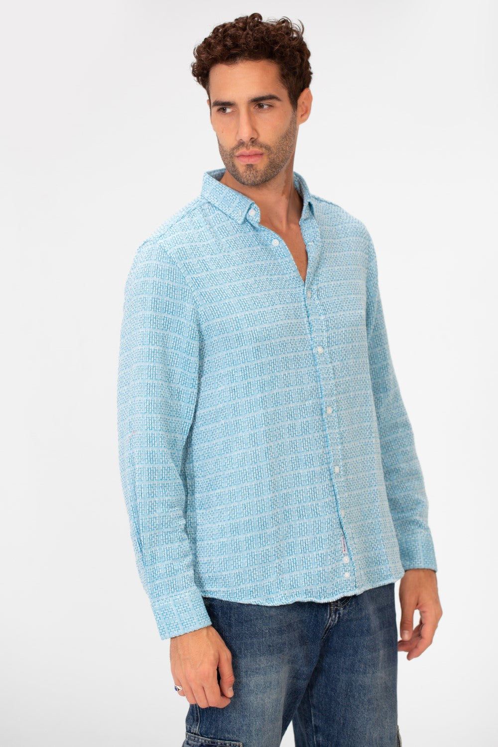 Men's Long Sleeved Slim Fit Check Shirt With A Collar And Full Button Closure
