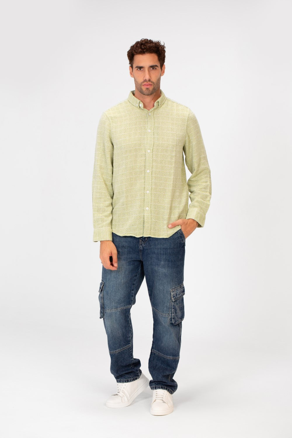 Men's Long Sleeved Slim Fit Check Shirt With A Collar And Full Button Closure