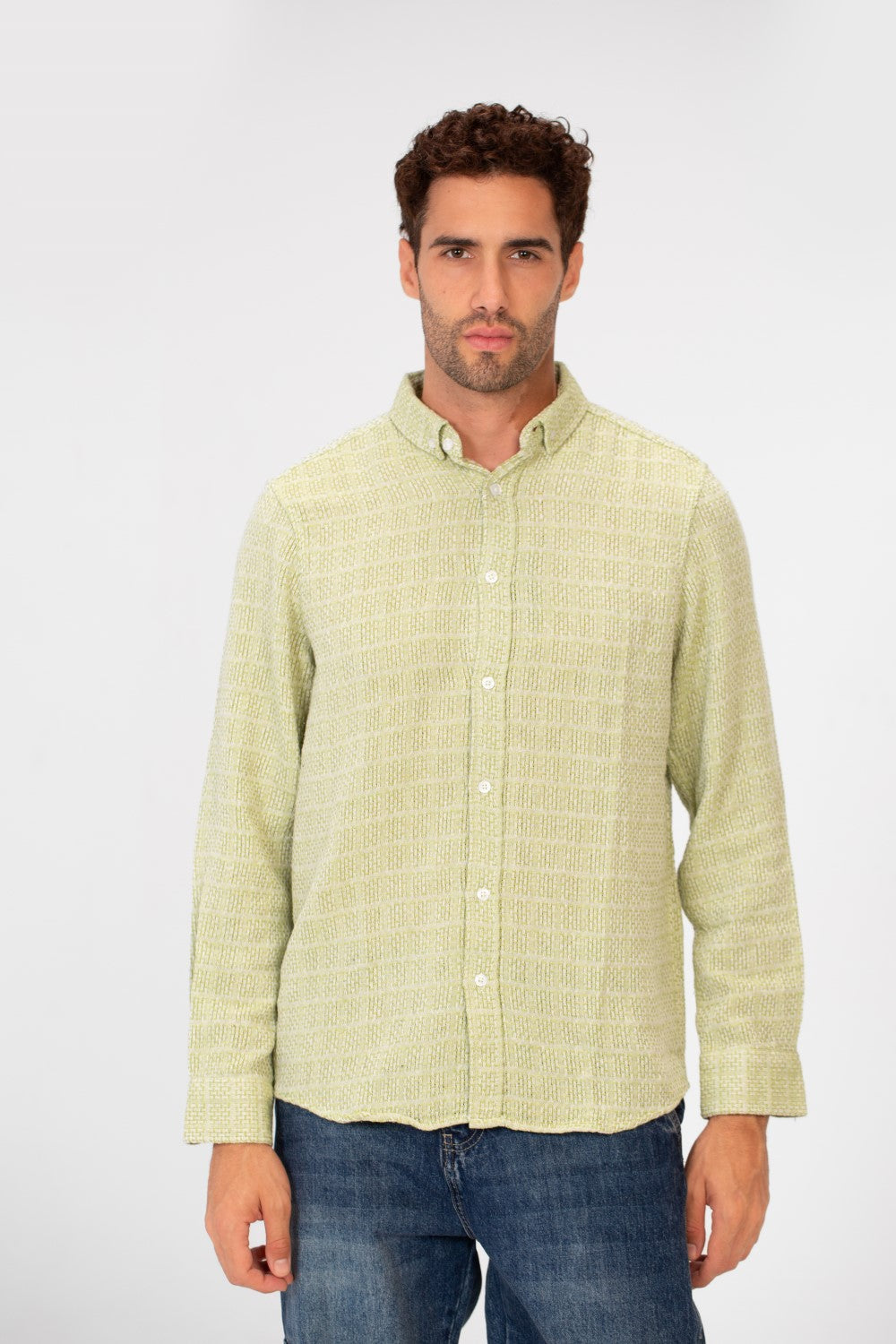 Men's Long Sleeved Slim Fit Check Shirt With A Collar And Full Button Closure