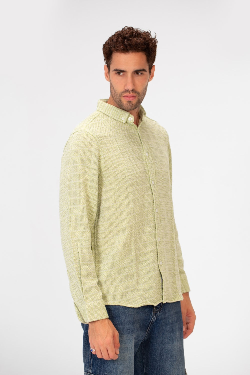 Men's Long Sleeved Slim Fit Check Shirt With A Collar And Full Button Closure
