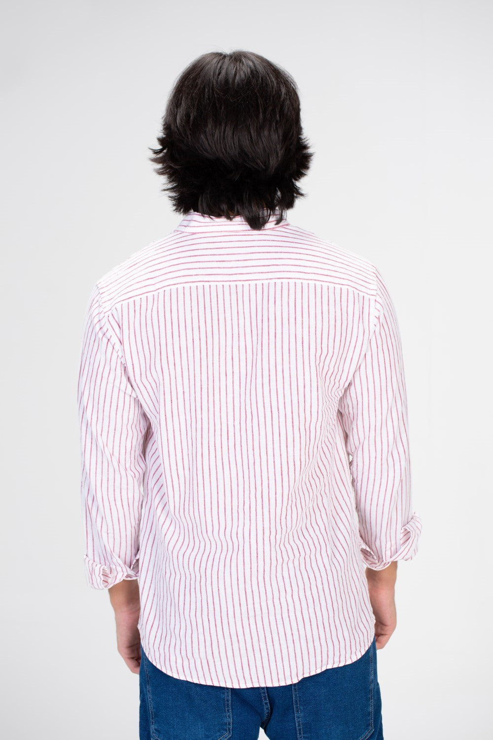 قميص رجالي بقصة Slim Fit بأكمام طويلة مصنوع من الكتان المريح