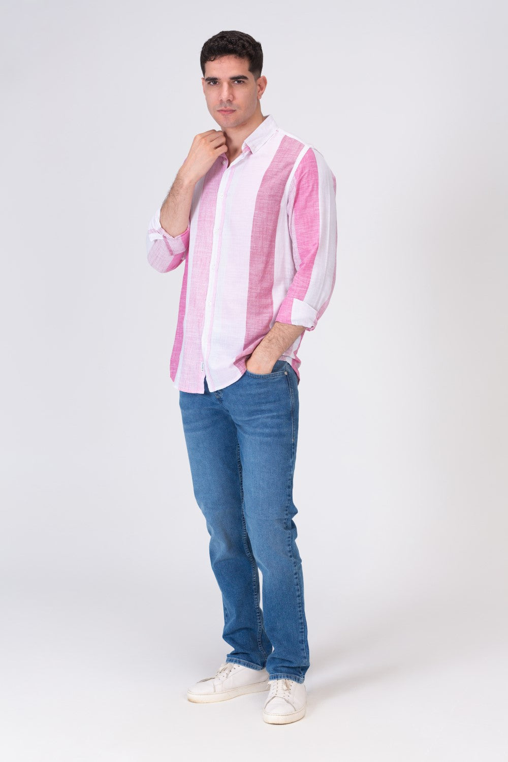 قميص رجالي مخطط بقصة عادية بأكمام طويلة وياقة مصنوع من الكتان