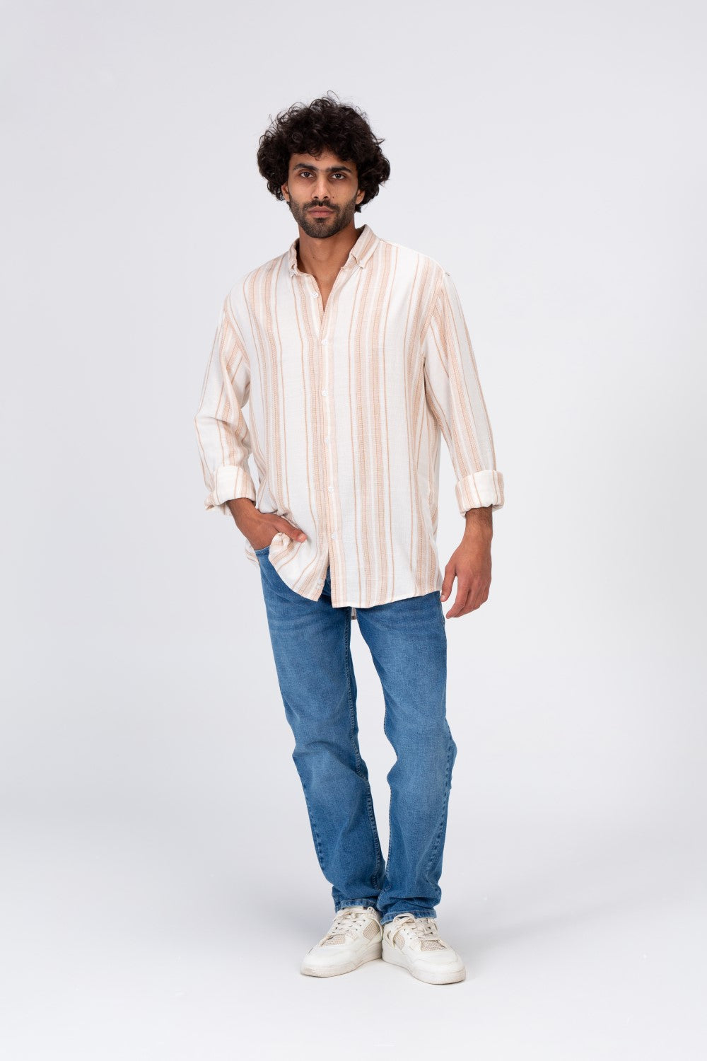 قميص رجالي مخطط بأكمام طويلة من القطن مناسب للاستخدام اليومي