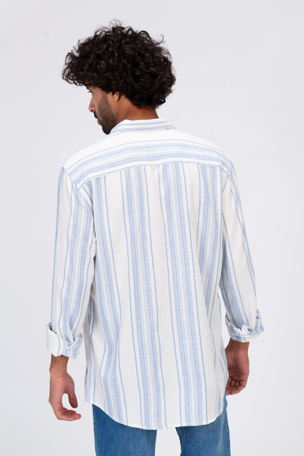 قميص رجالي مخطط بأكمام طويلة من القطن مناسب للاستخدام اليومي