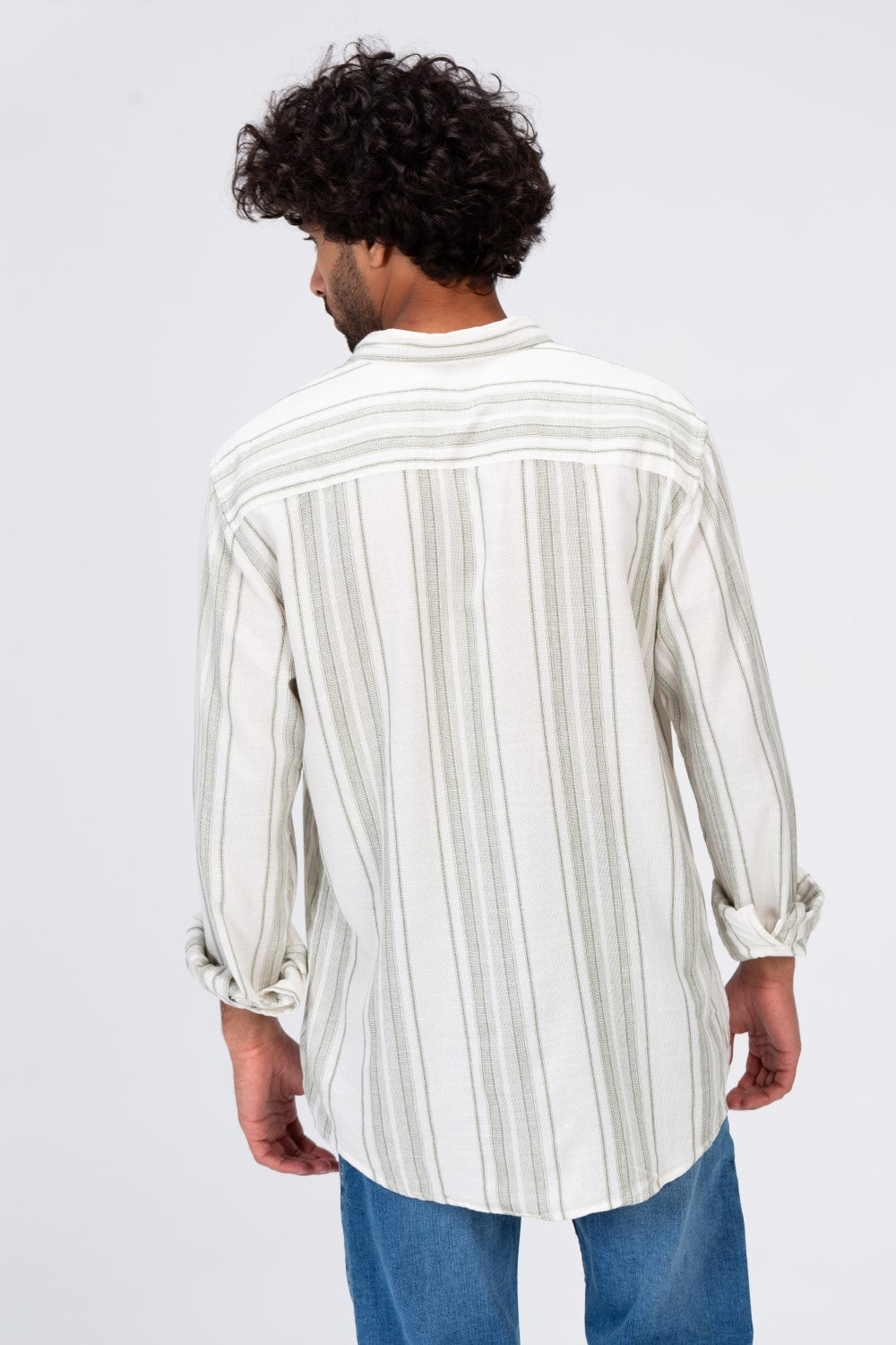 قميص رجالي مخطط بأكمام طويلة من القطن مناسب للاستخدام اليومي