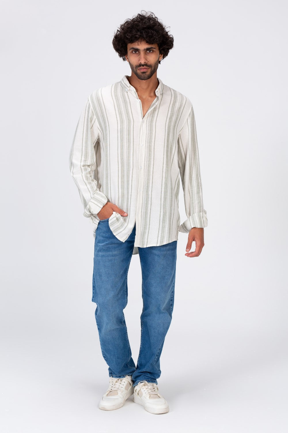 قميص رجالي مخطط بأكمام طويلة من القطن مناسب للاستخدام اليومي