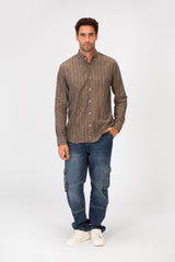 قميص رجالي مخطط من الكتان بأكمام طويلة بقصة Slim Fit بألوان أساسية وعصرية