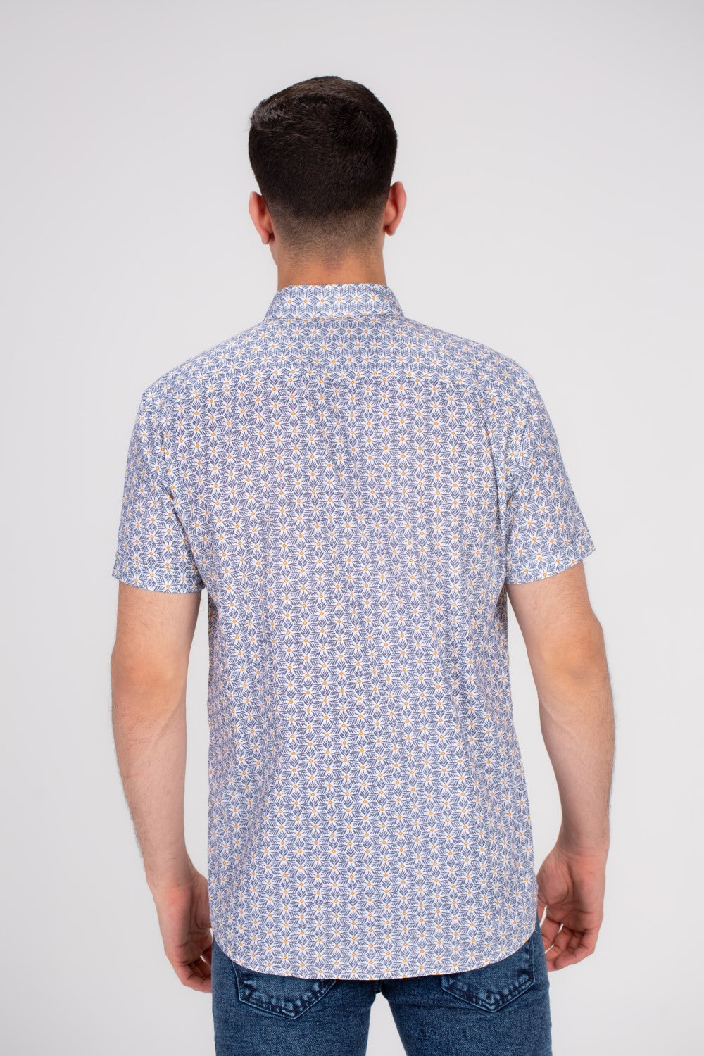 Men's Short Sleeves Classic Jakar Regular Fit Shirt That Feature A Unique Cut