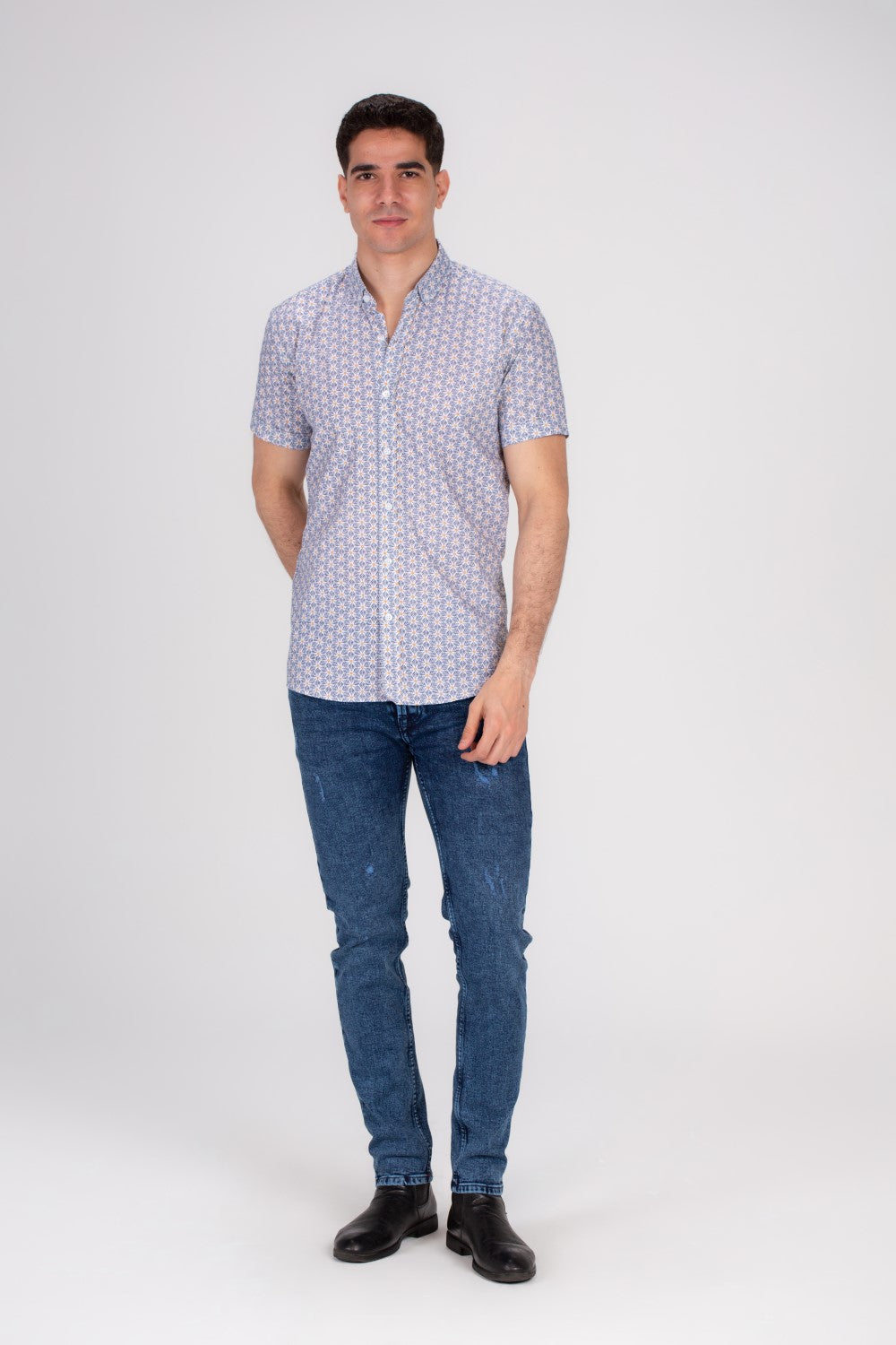 Men's Short Sleeves Classic Jakar Regular Fit Shirt That Feature A Unique Cut