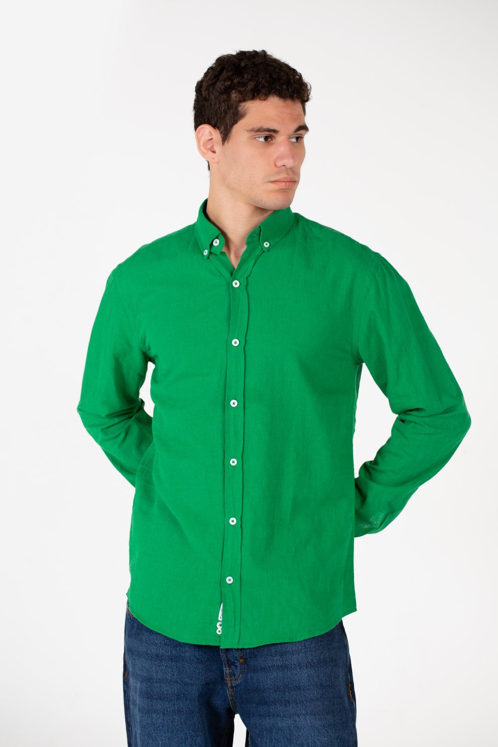 قميص رجالي أساسي من الكتان بأكمام طويلة بقصة Slim Fit