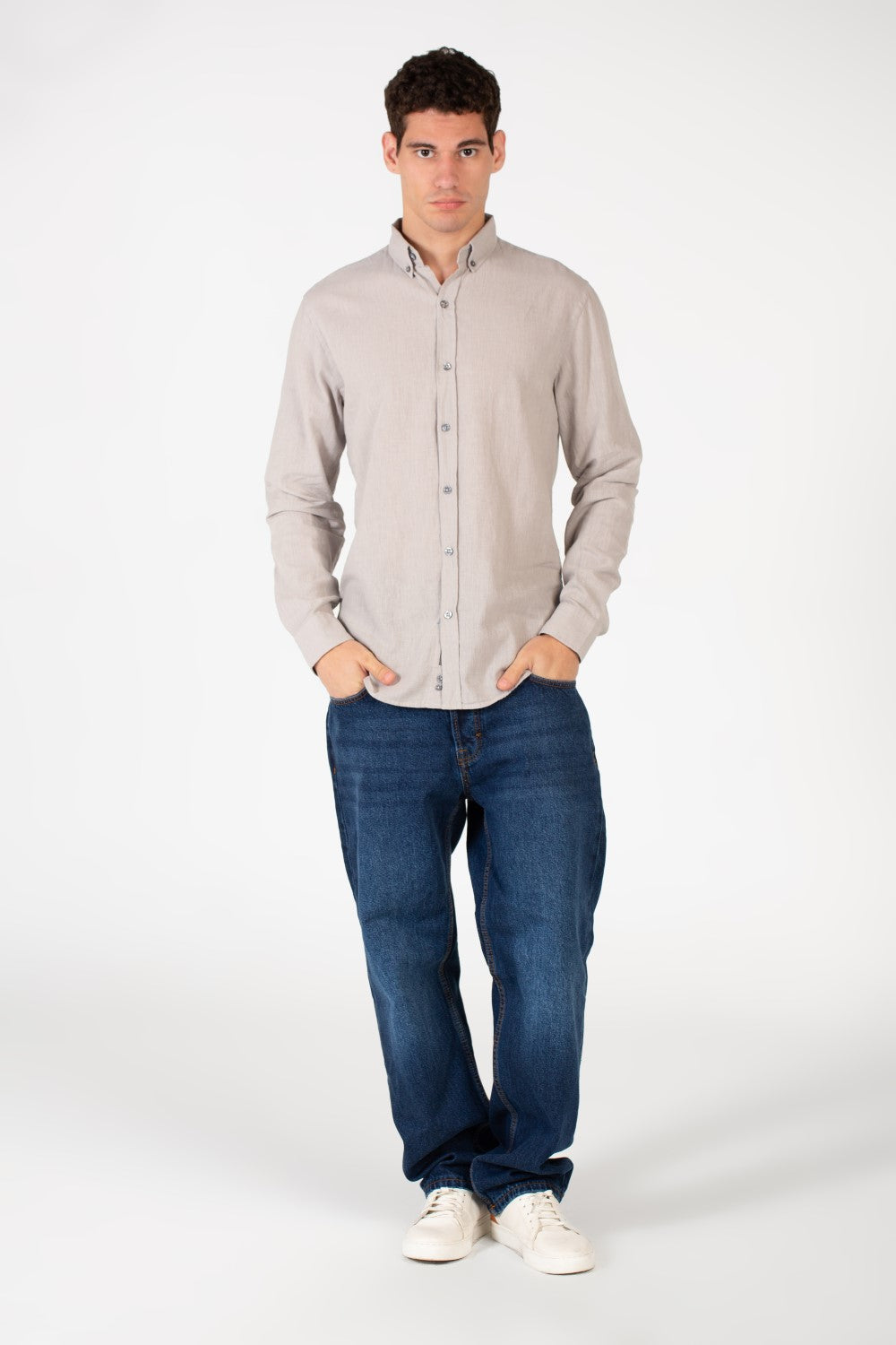 قميص رجالي أساسي من الكتان بأكمام طويلة بقصة Slim Fit