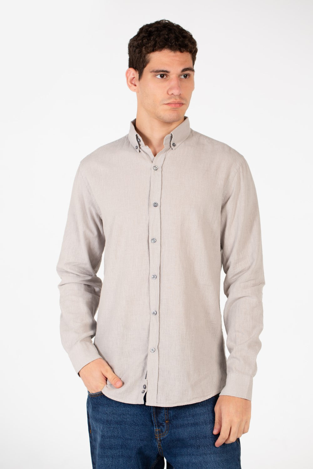 قميص رجالي أساسي من الكتان بأكمام طويلة بقصة Slim Fit