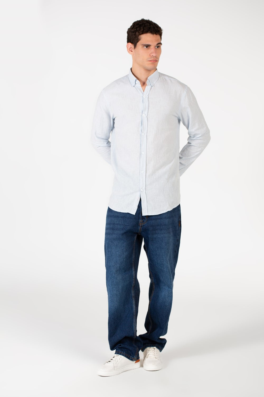 قميص رجالي أساسي من الكتان بأكمام طويلة بقصة Slim Fit