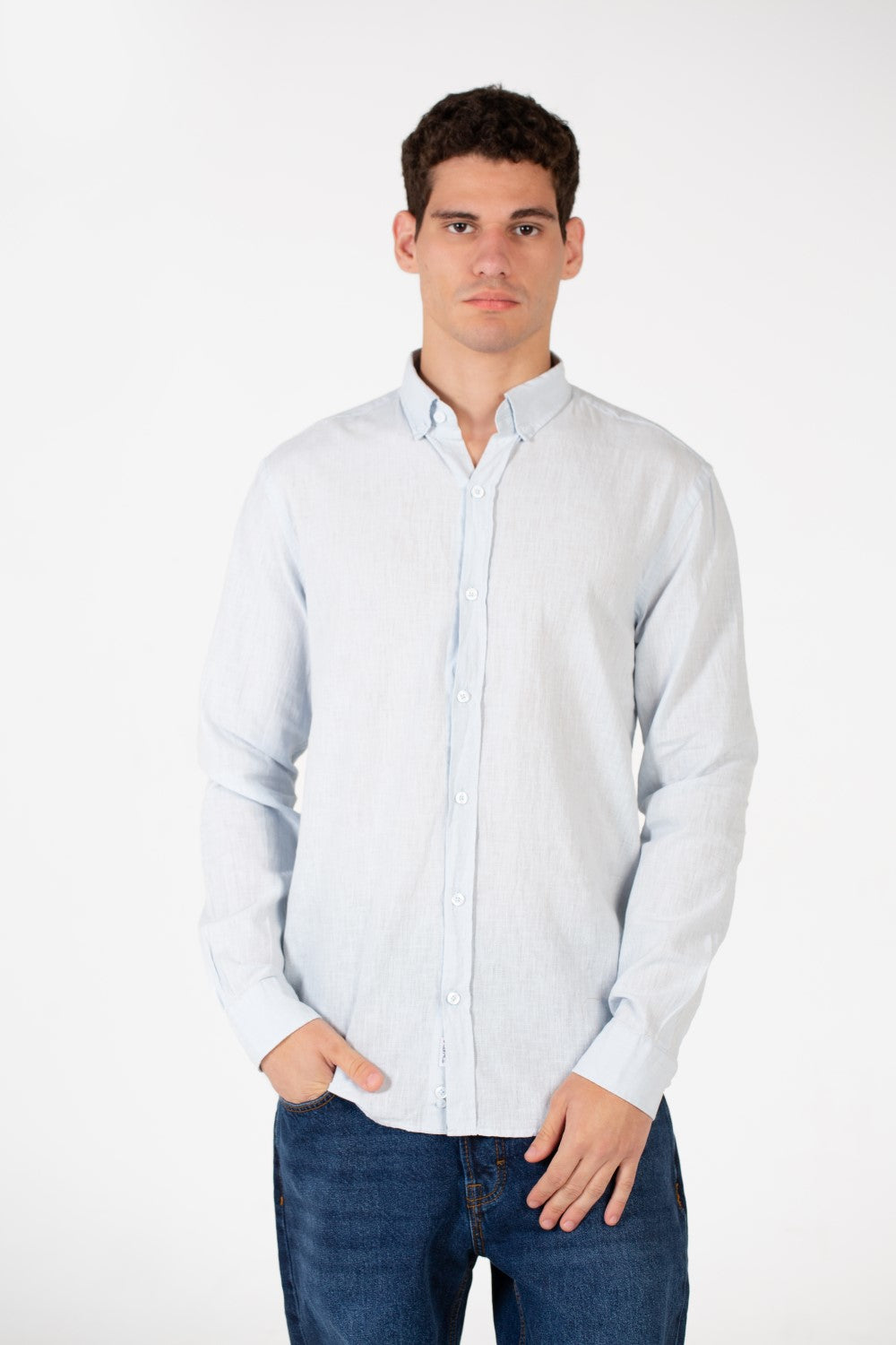 قميص رجالي أساسي من الكتان بأكمام طويلة بقصة Slim Fit