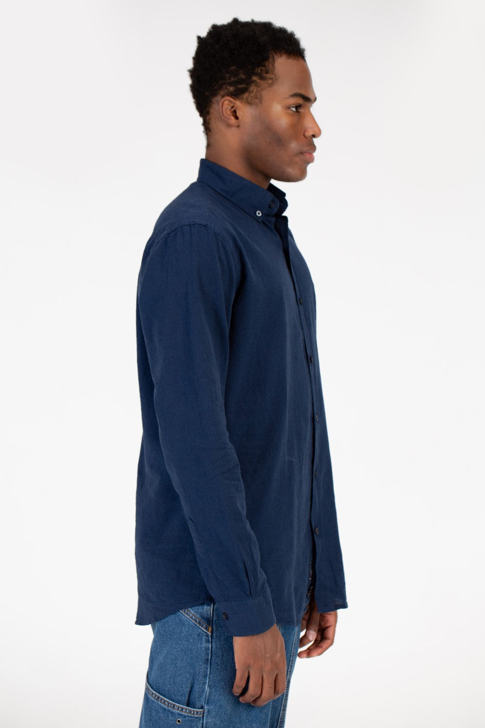 قميص رجالي أساسي من الكتان بأكمام طويلة بقصة Slim Fit