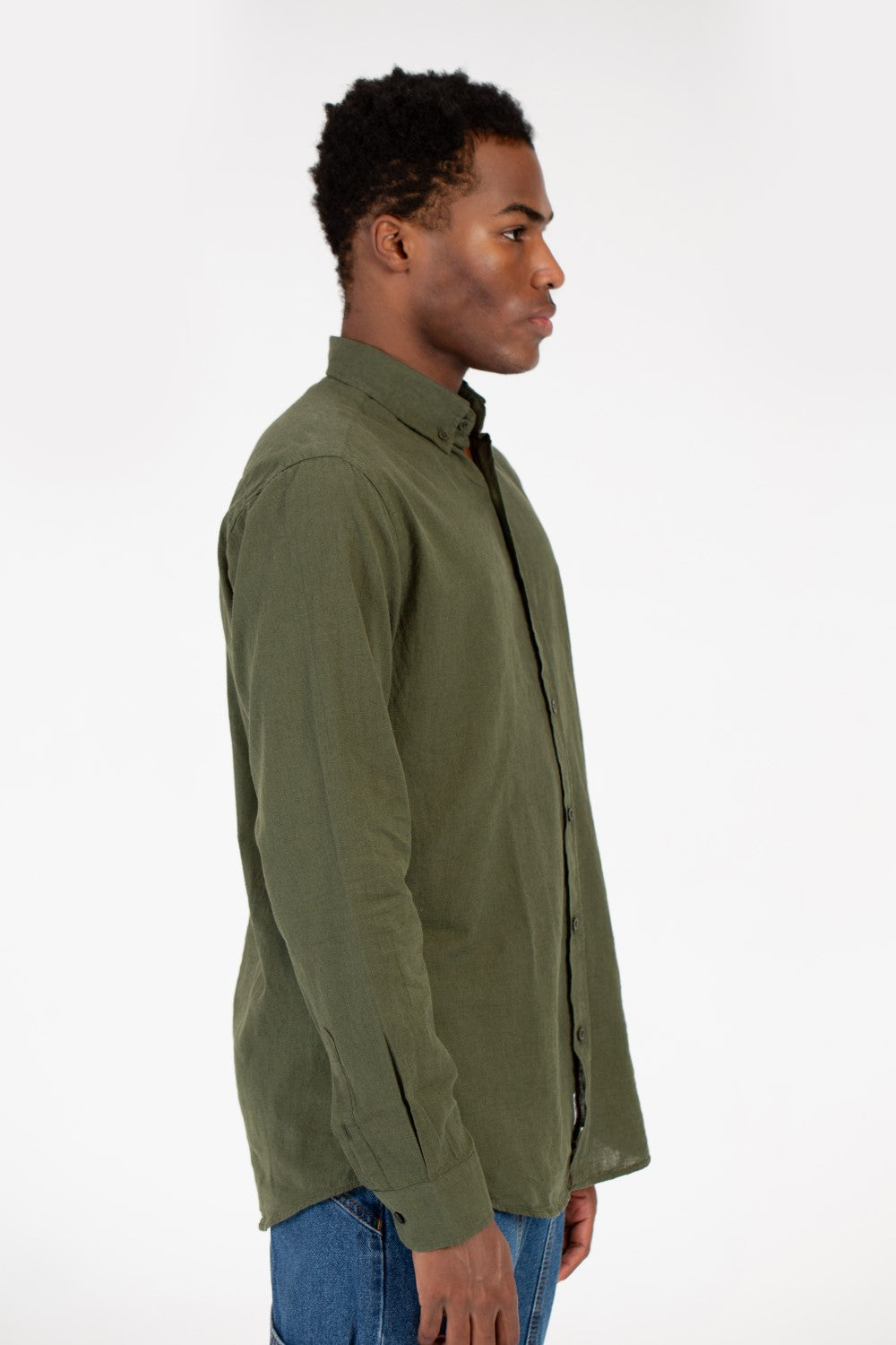 قميص رجالي أساسي من الكتان بأكمام طويلة بقصة Slim Fit