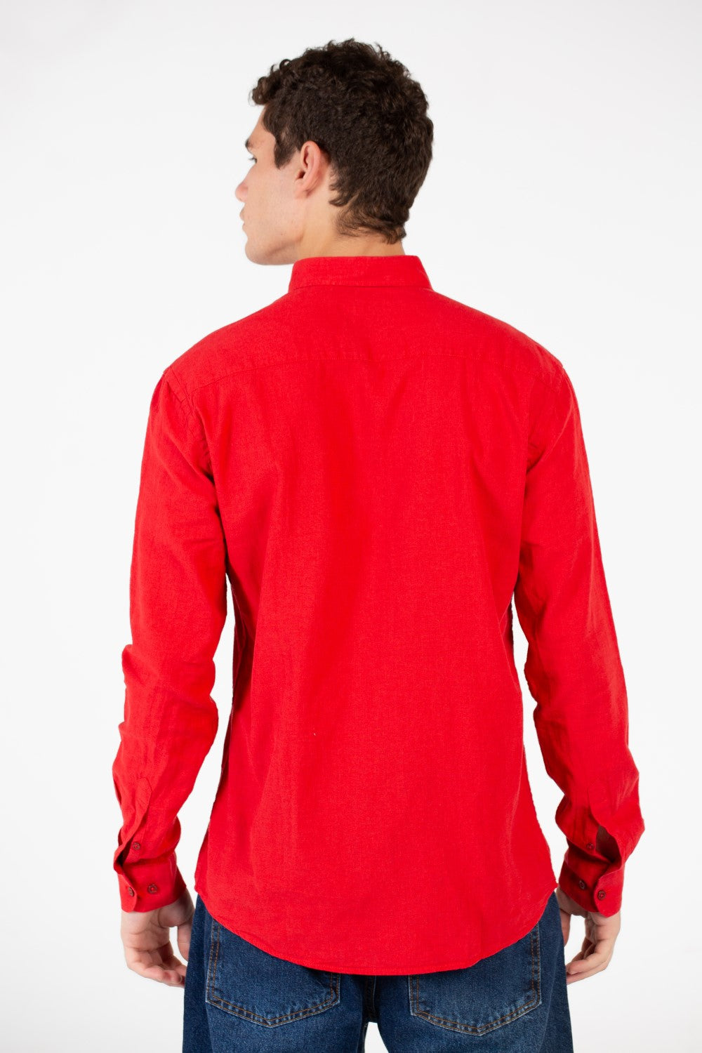 قميص رجالي أساسي من الكتان بأكمام طويلة بقصة Slim Fit