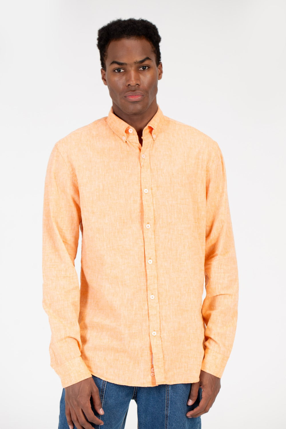 قميص رجالي أساسي من الكتان بأكمام طويلة بقصة Slim Fit