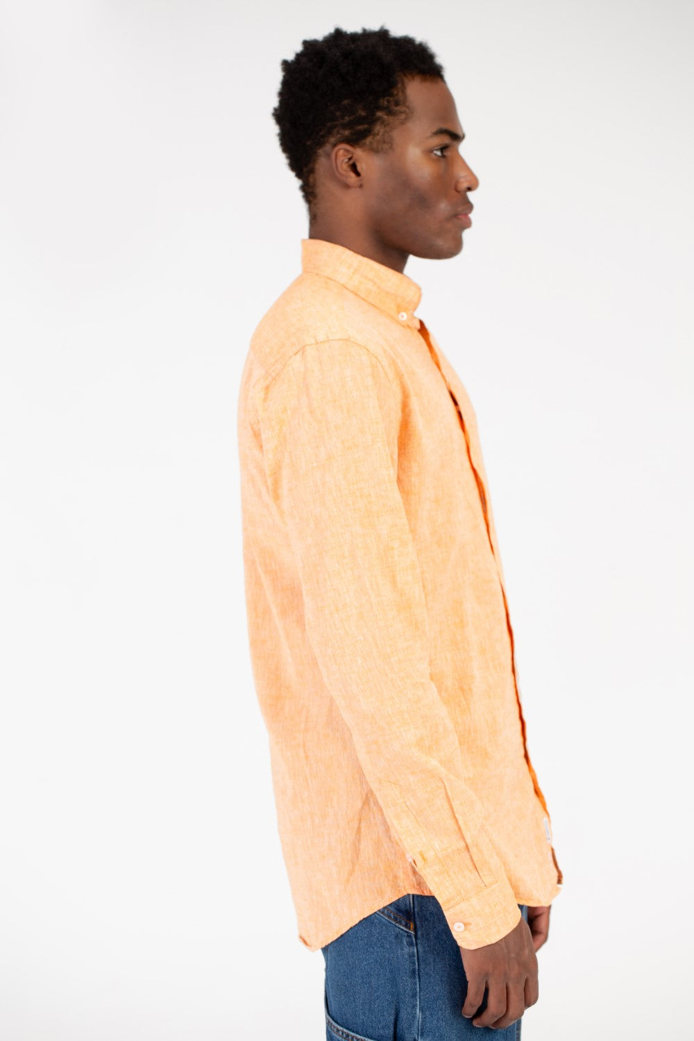 قميص رجالي أساسي من الكتان بأكمام طويلة بقصة Slim Fit