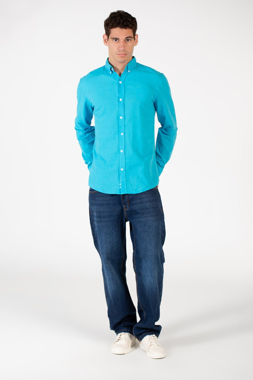 قميص رجالي أساسي من الكتان بأكمام طويلة بقصة Slim Fit