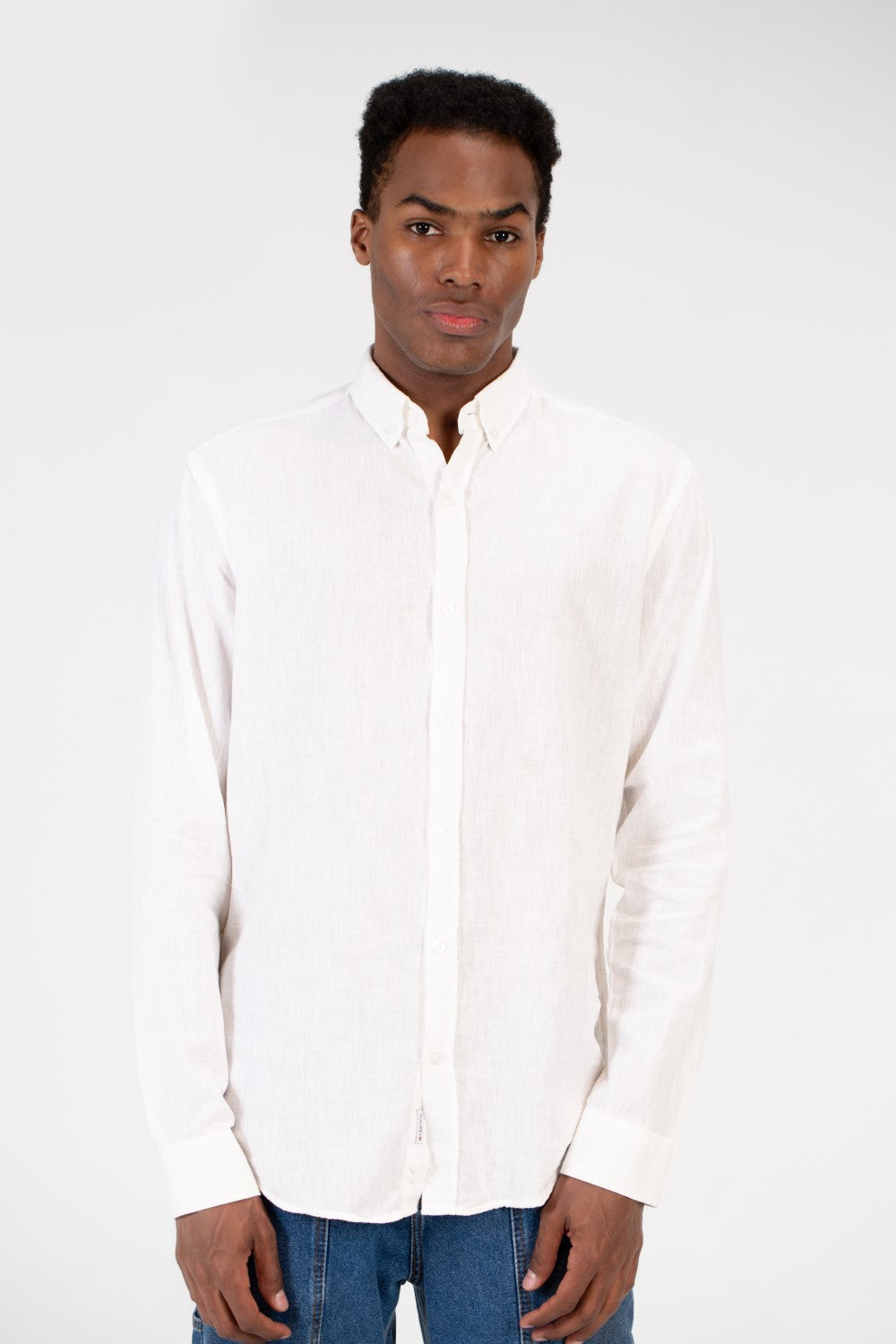 قميص رجالي أساسي من الكتان بأكمام طويلة بقصة Slim Fit