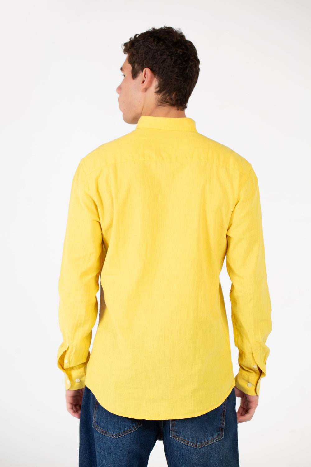 قميص رجالي أساسي من الكتان بأكمام طويلة بقصة Slim Fit