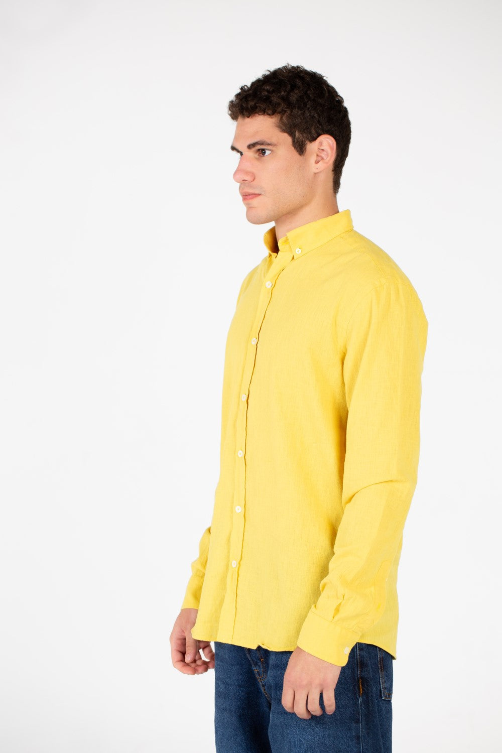 قميص رجالي أساسي من الكتان بأكمام طويلة بقصة Slim Fit