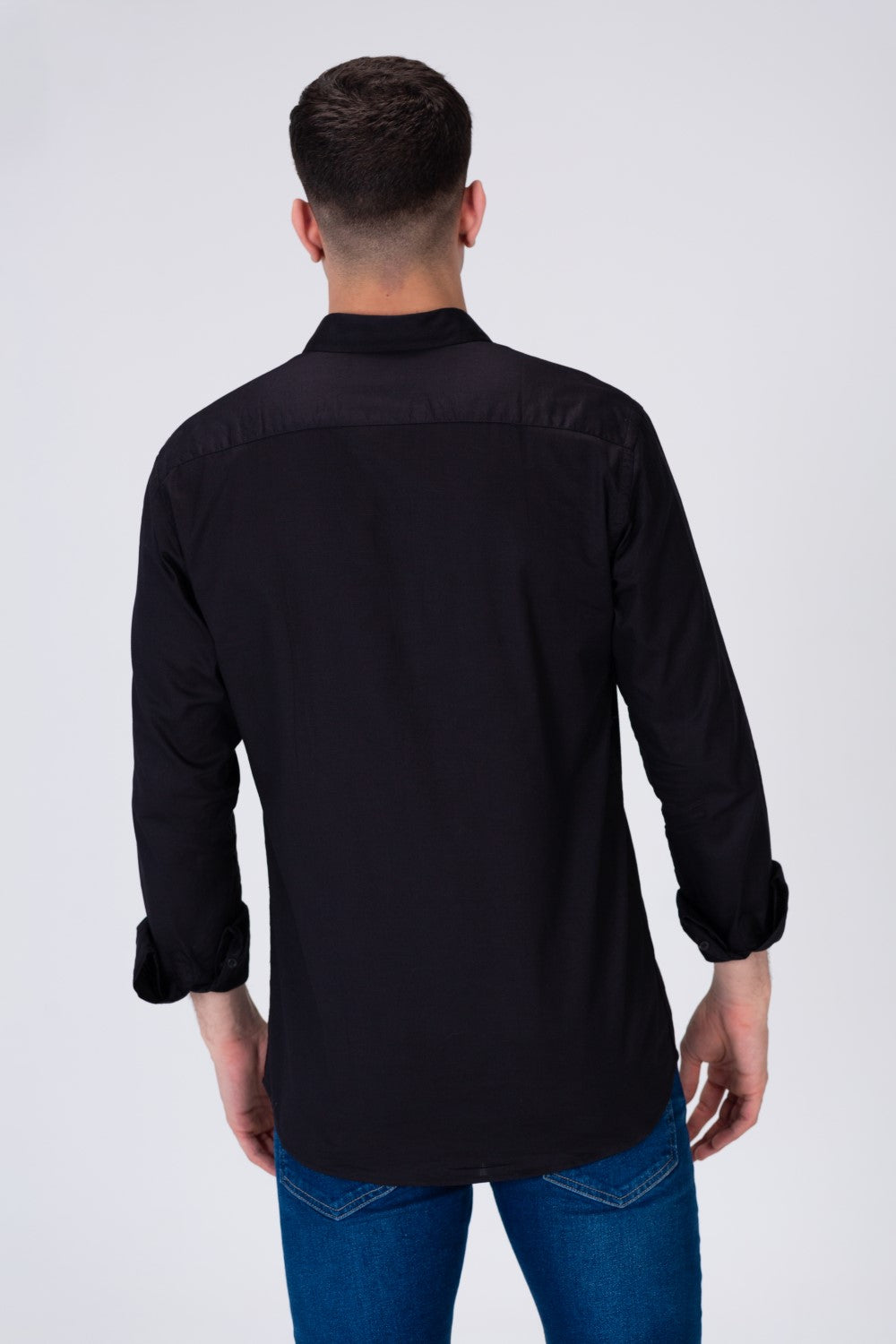 قميص رجالي أساسي كلاسيكي برقبة وأكمام طويلة بقصة Slim Fit