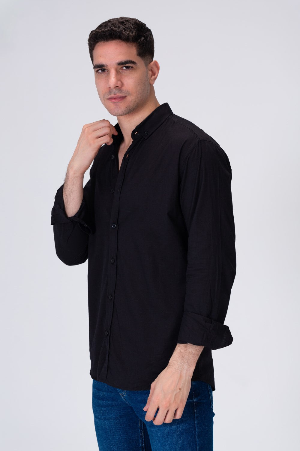 قميص رجالي أساسي كلاسيكي برقبة وأكمام طويلة بقصة Slim Fit