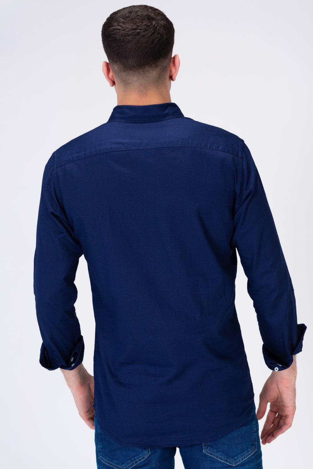 قميص رجالي أساسي كلاسيكي برقبة وأكمام طويلة بقصة Slim Fit