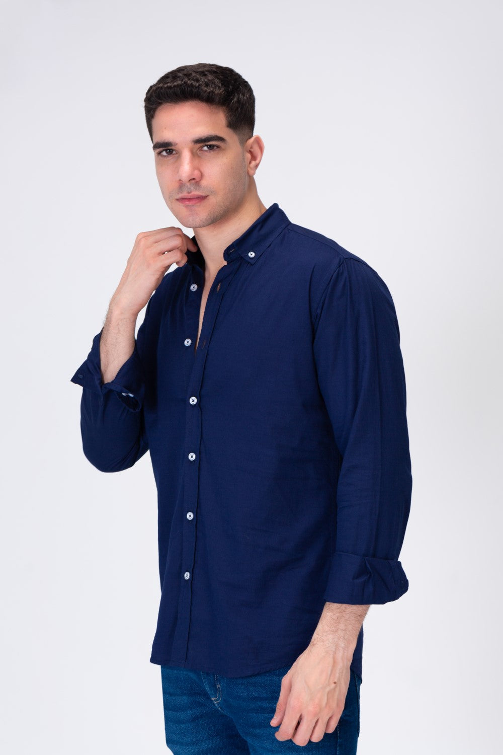 قميص رجالي أساسي كلاسيكي برقبة وأكمام طويلة بقصة Slim Fit