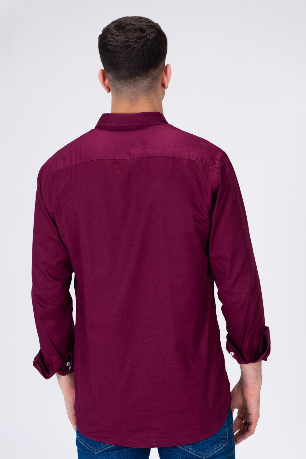 قميص رجالي أساسي كلاسيكي برقبة وأكمام طويلة بقصة Slim Fit