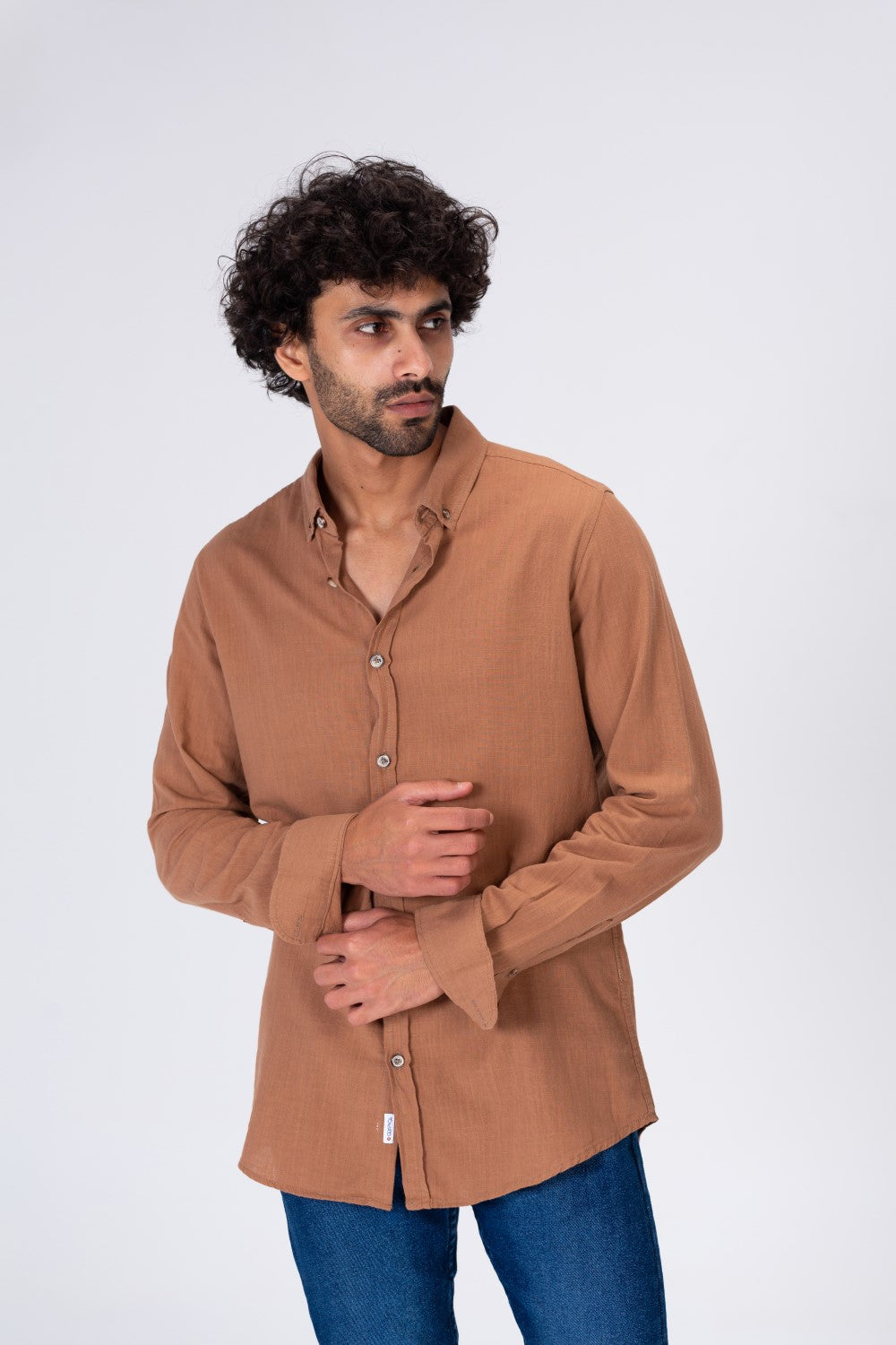 قميص رجالي بقصة عادية كلاسيكي سادة مع خامة كتان مريحة