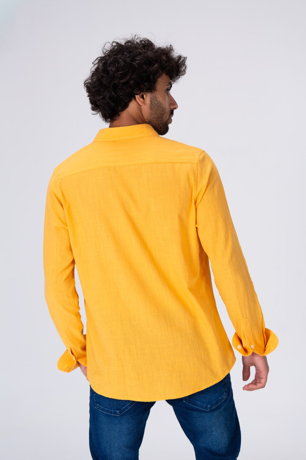 قميص رجالي بقصة عادية كلاسيكي سادة مع خامة كتان مريحة