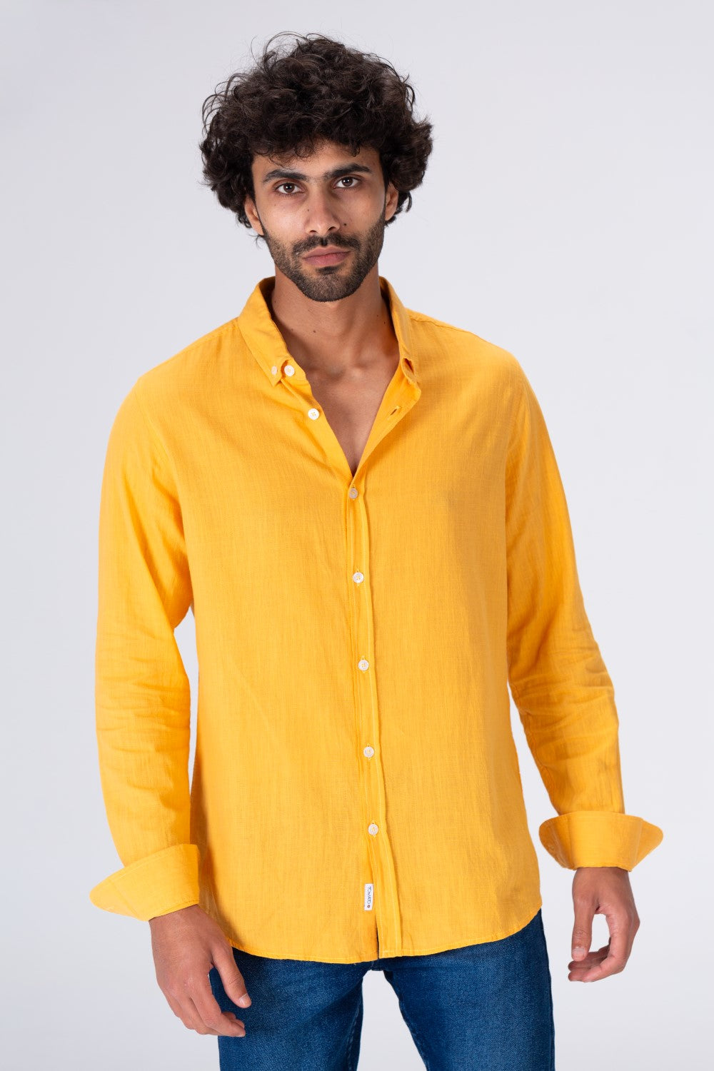 قميص رجالي بقصة عادية كلاسيكي سادة مع خامة كتان مريحة