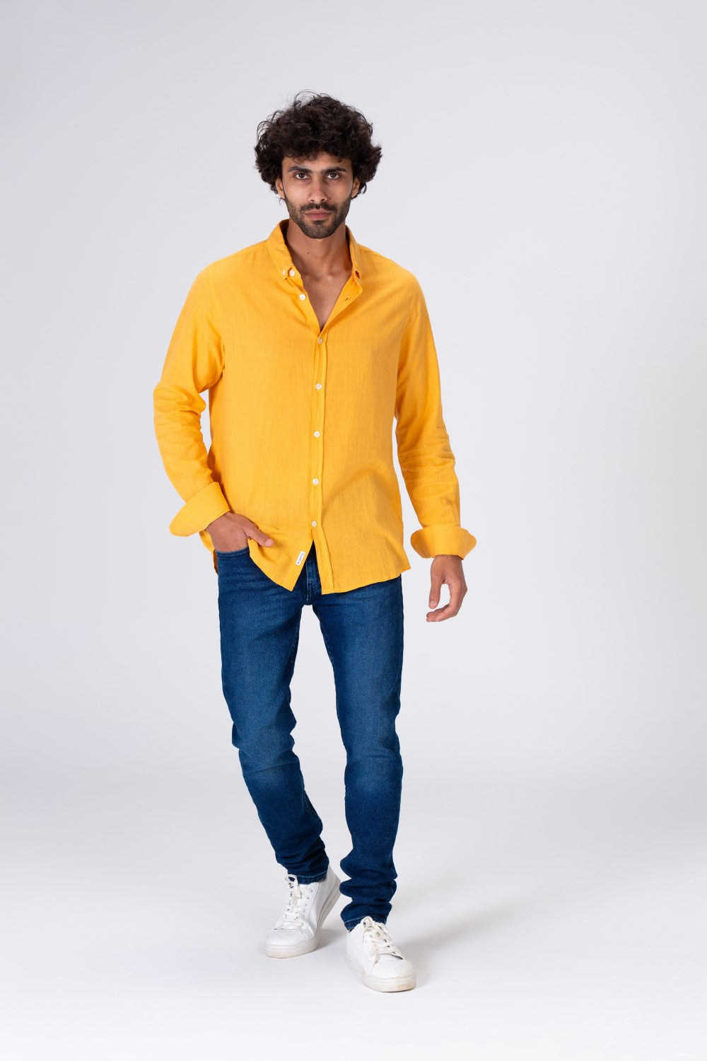 قميص رجالي بقصة عادية كلاسيكي سادة مع خامة كتان مريحة