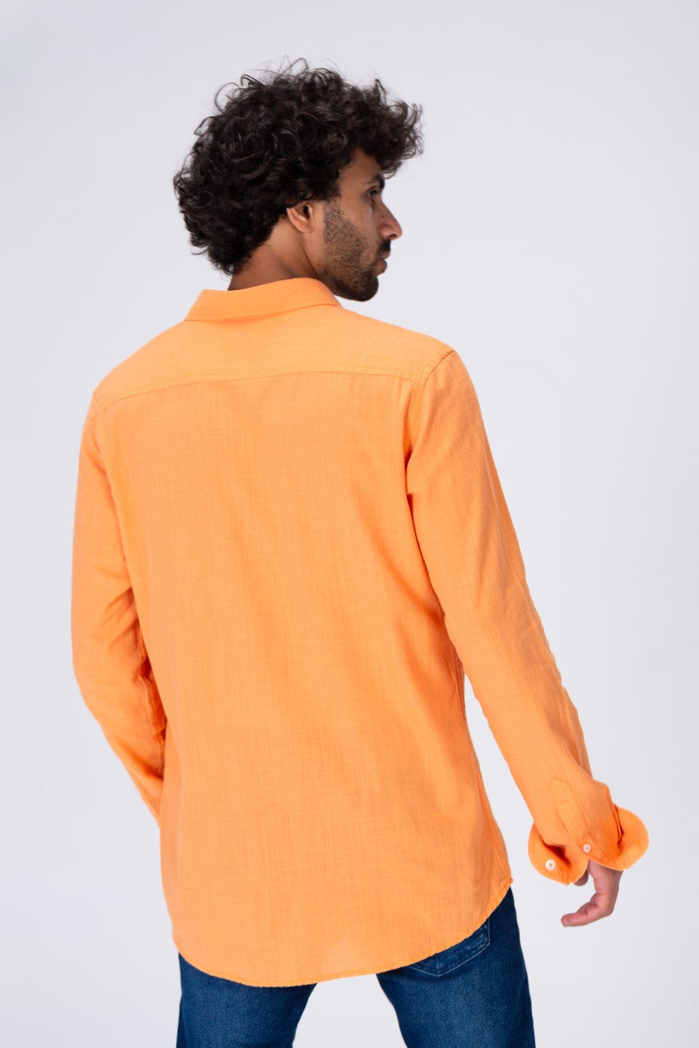 قميص رجالي بقصة عادية كلاسيكي سادة مع خامة كتان مريحة