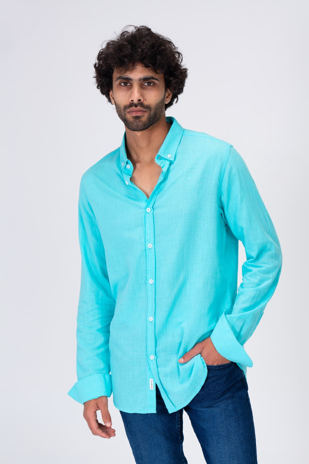 قميص رجالي بقصة عادية كلاسيكي سادة مع خامة كتان مريحة