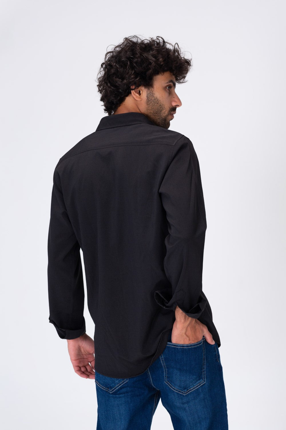 قميص رجالي بقصة عادية أساسي سادة مع خامة مريحة